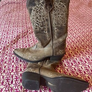 Laredo cowgirl boots